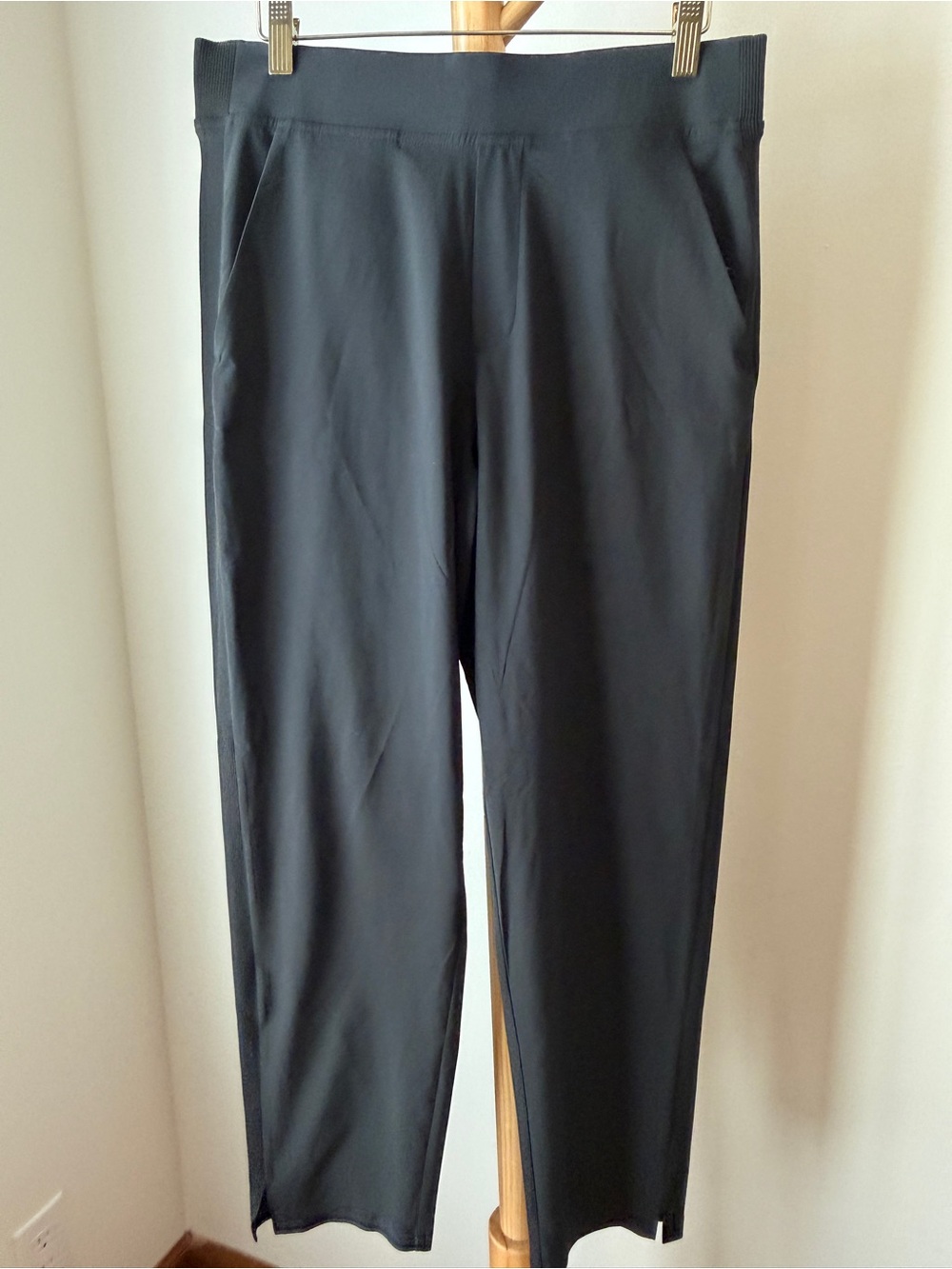 Athleta Brooklyn Mid-rise Track Pants Size 6  Black Athleisure Elastic Waist